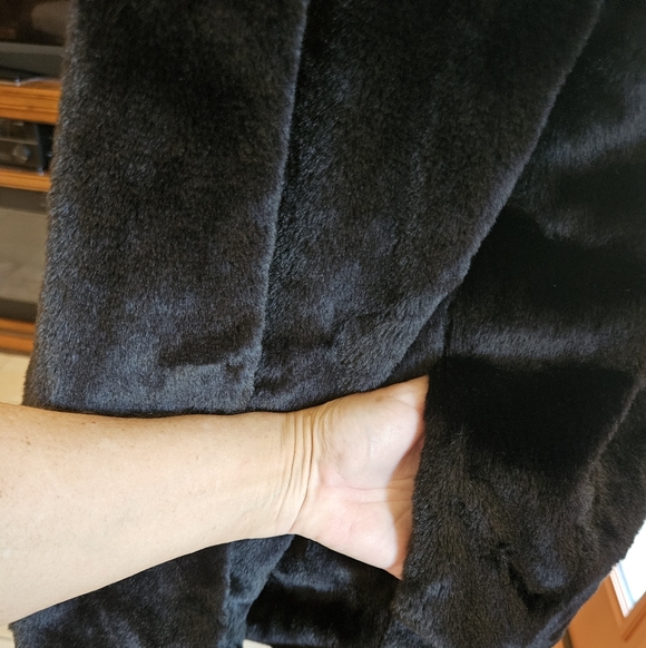 Luxurious Black Faux Fur Teddy Bear Coat - Picture 8 of 13